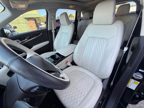 Used 2022 Lincoln Nautilus Black Label w/ Class II Trailer Tow Package image 11