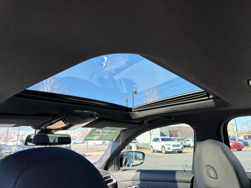 Certified 2025 BMW 330i xDrive Sedan w/ M Sport Package image 18