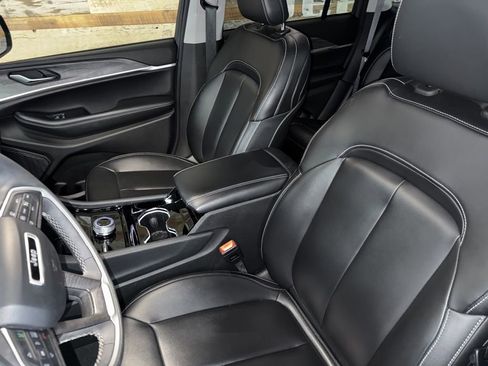 Used 2023 Jeep Grand Cherokee Limited w/ Black Appearance Package AWD/4WD image 11