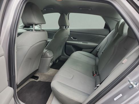 Certified 2024 Hyundai Elantra SE image 17