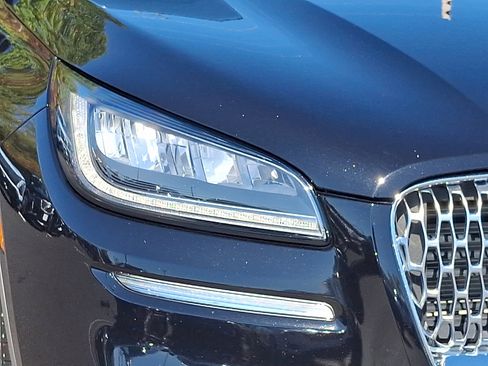 Used 2022 Lincoln Corsair AWD w/ Premium Package image 9