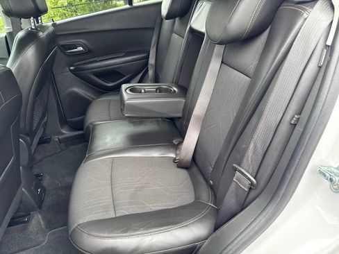 Used 2022 Chevrolet Trax LT w/ Driver Confidence Package AWD/4WD image 30