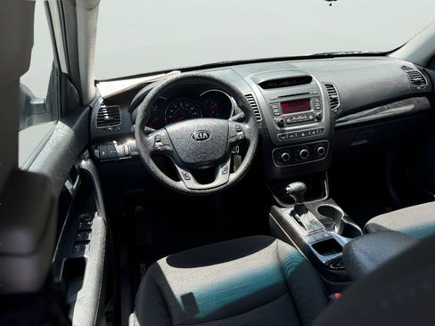 Used 2014 Kia Sorento LX FWD image 16