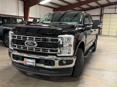 Used 2025 Ford F250 XLT image 3