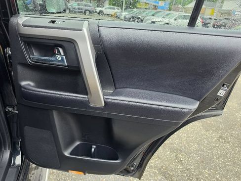 Used 2018 Toyota 4Runner SR5 AWD/4WD image 16
