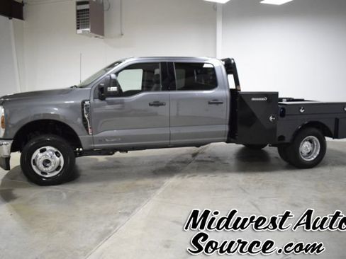 Used 2024 Ford F350 XLT image 3