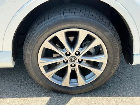Used 2017 Toyota RAV4 Platinum FWD image 5