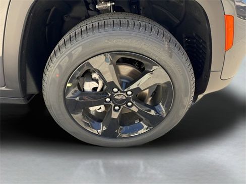 New 2025 Jeep Grand Cherokee Limited w/ Black Appearance Package image 8