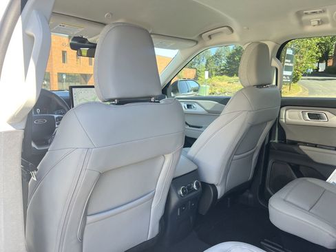New 2026 Ford Explorer Active w/ Active Comfort Package RWD image 16