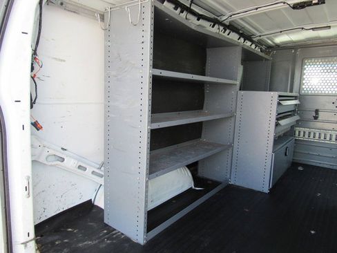 Used 2015 Chevrolet Express 2500 RWD image 24