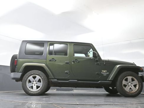 Used 2008 Jeep Wrangler Unlimited Sahara w/ Dual Top Group AWD/4WD image 21