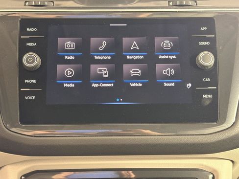 Used 2022 Volkswagen Tiguan SE AWD/4WD image 43
