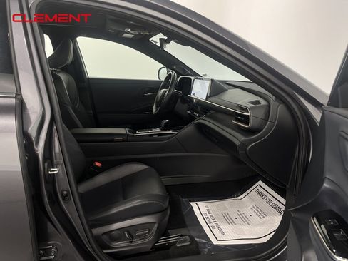 Used 2024 Toyota Crown Limited image 30