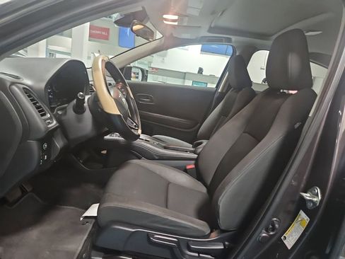 Used 2019 Honda HR-V EX image 11