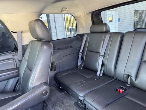 Used 2011 GMC Yukon Denali RWD image 28