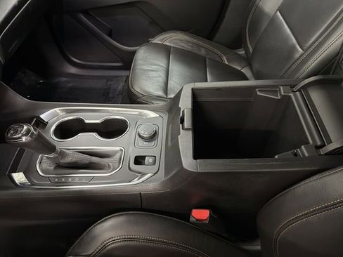 Used 2020 Chevrolet Traverse LT image 27