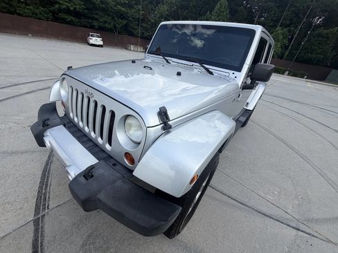 Used 2012 Jeep Wrangler Unlimited Sahara w/ Connectivity Group AWD/4WD image 20