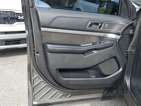 Used 2018 Ford Explorer XLT w/ Equipment Group 202A image 18