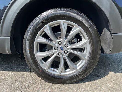 Certified 2023 Ford Explorer Limited w/ Limited Technology Package AWD/4WD image 3