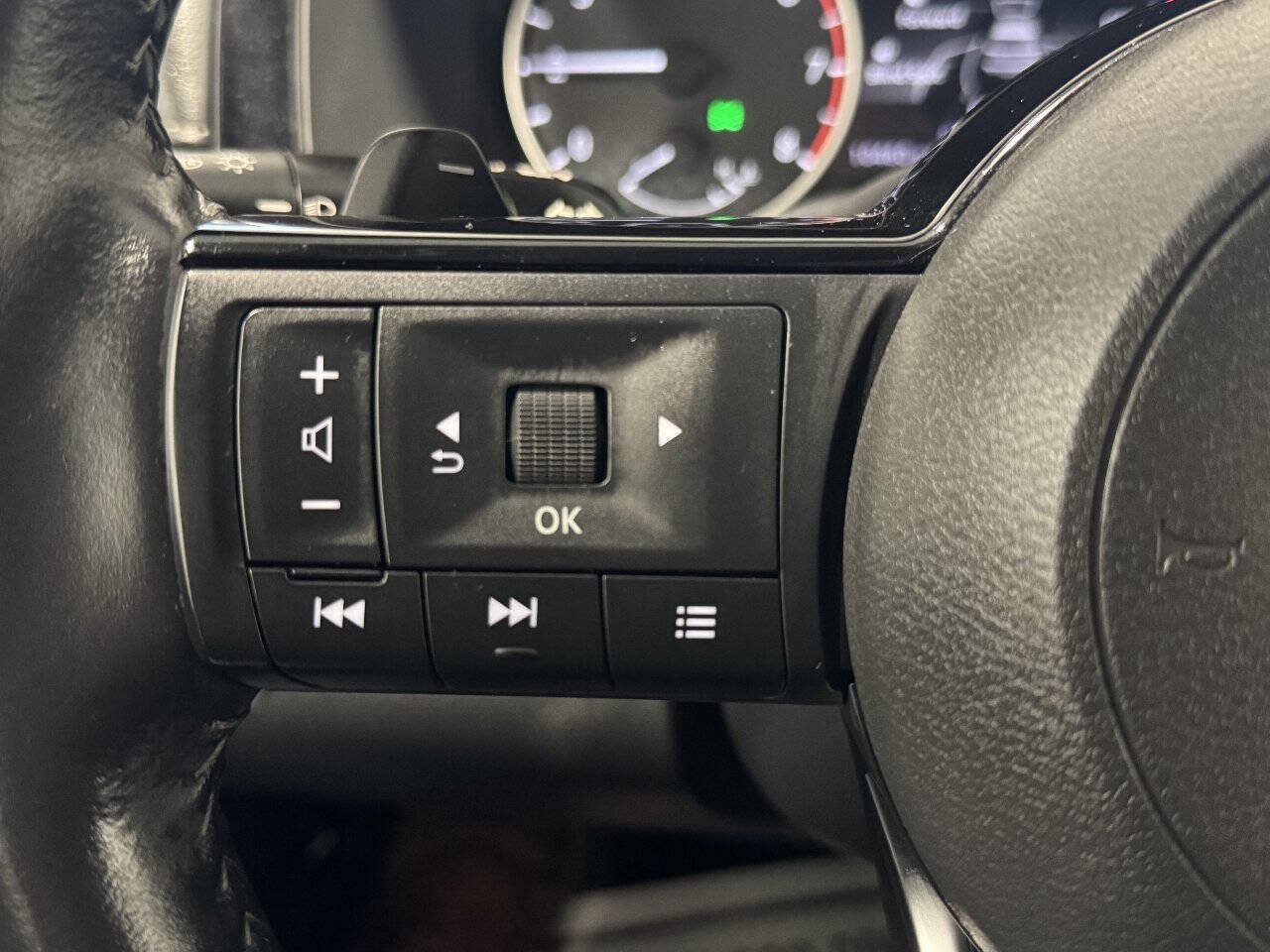 Used 2022 Nissan Pathfinder S AWD/4WD image 29