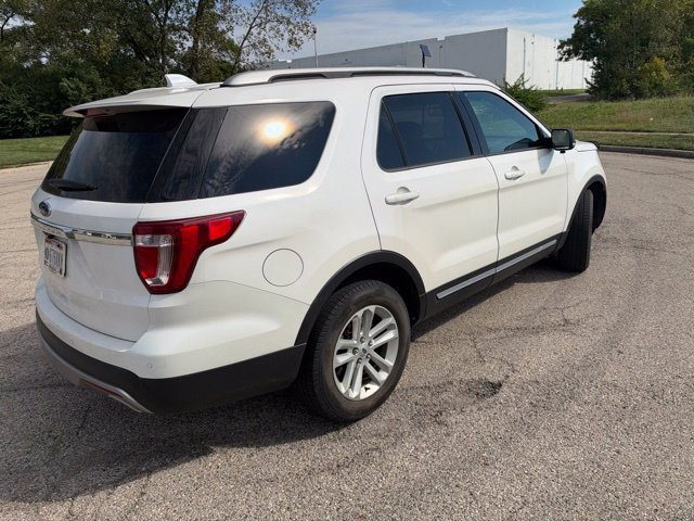 Used 2017 Ford Explorer XLT w/ Equipment Group 202A FWD image 2