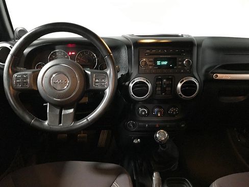 Used 2013 Jeep Wrangler Unlimited Rubicon w/ Connectivity Group image 21