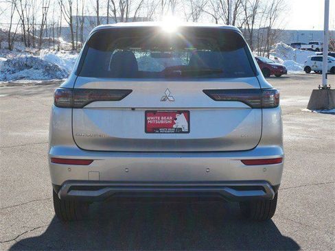 Used 2025 Mitsubishi Outlander SE image 6
