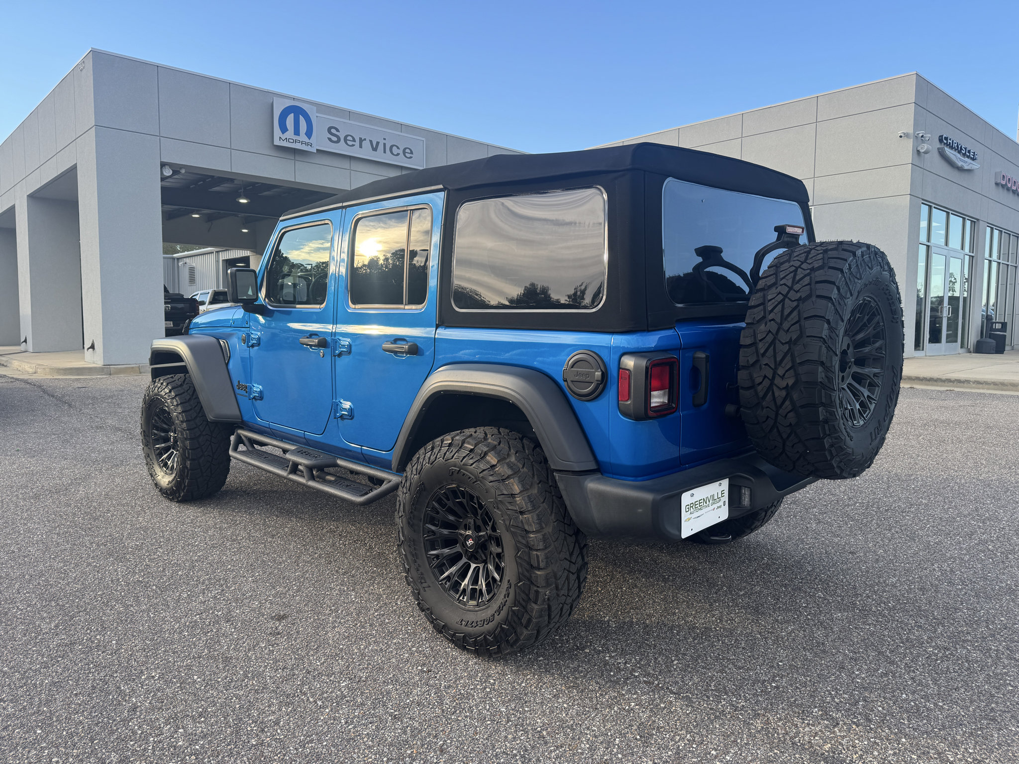 Used 2024 Jeep Wrangler Unlimited Sport AWD/4WD image 3