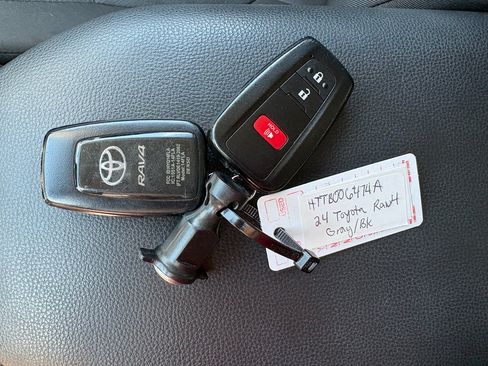 Used 2024 Toyota RAV4 XLE AWD/4WD image 32