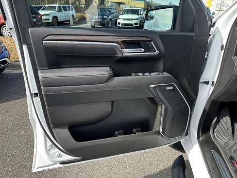 Used 2025 Chevrolet Silverado 1500 LT Trail Boss w/ Convenience Package II image 9