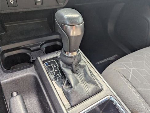 Used 2017 Toyota Tacoma TRD Sport image 13