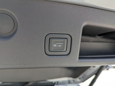 Used 2023 Chevrolet Equinox RS FWD image 12