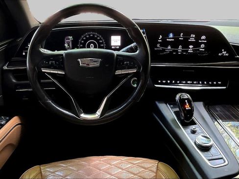 Used 2021 Cadillac Escalade Premium Luxury w/ LPO, Illumination Package RWD image 5