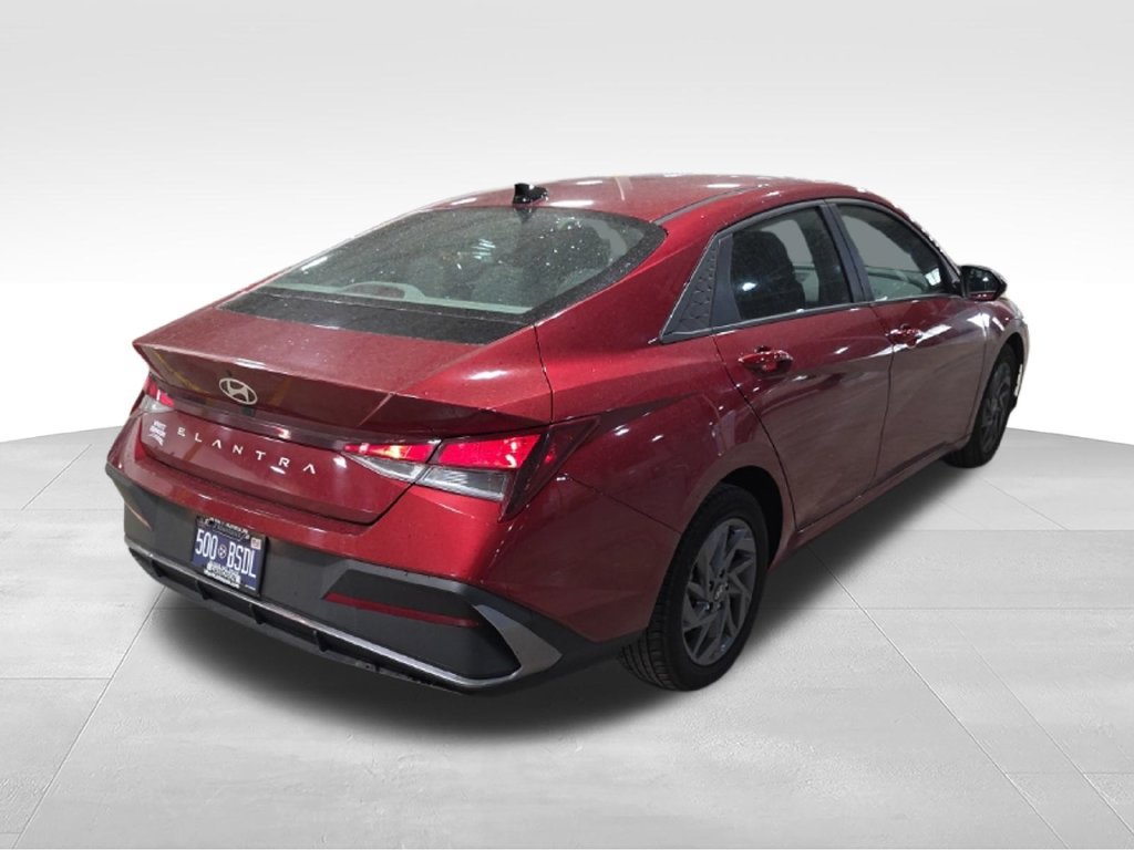 Used 2024 Hyundai Elantra SEL FWD image 6