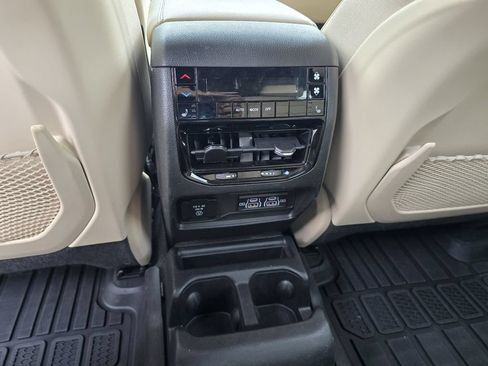 Used 2024 Jeep Grand Cherokee L Limited w/ Luxury Tech Group II AWD/4WD image 25