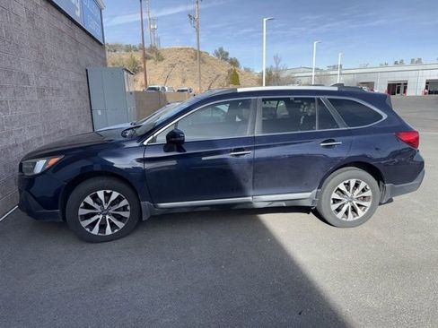 Used 2018 Subaru Outback 3.6R Touring image 3