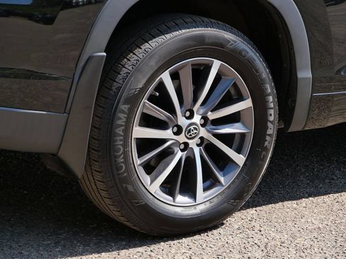 Used 2018 Toyota Highlander XLE AWD/4WD image 7