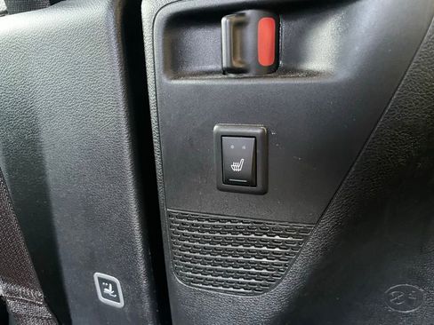 Used 2025 Chrysler Pacifica Limited FWD image 57