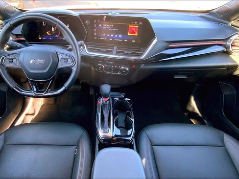 Used 2025 Chevrolet Trax RS w/ Sunroof Package image 16