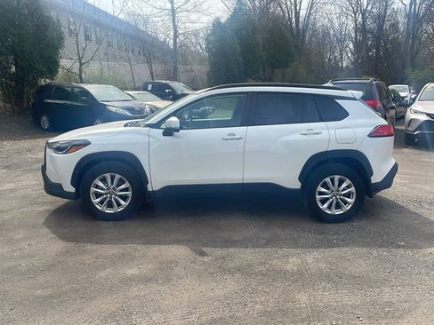 Used 2023 Toyota Corolla Cross LE w/ Moonroof Package image 5