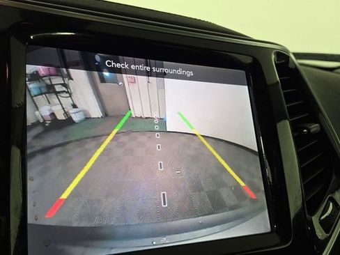 Used 2019 Jeep Cherokee Limited image 18