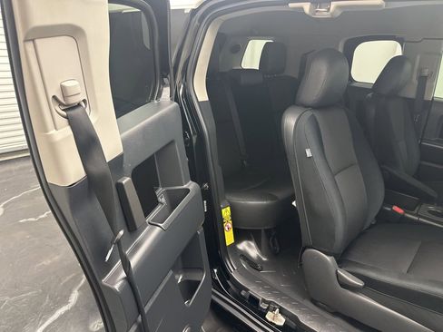 Used 2011 Toyota FJ Cruiser 4WD image 7