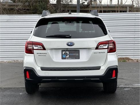 Used 2018 Subaru Outback 2.5i Limited image 11