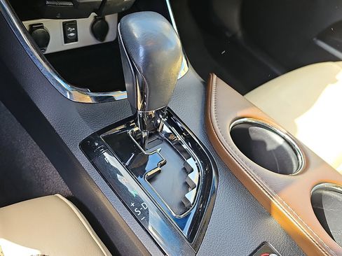 Used 2015 Toyota Avalon Limited image 16