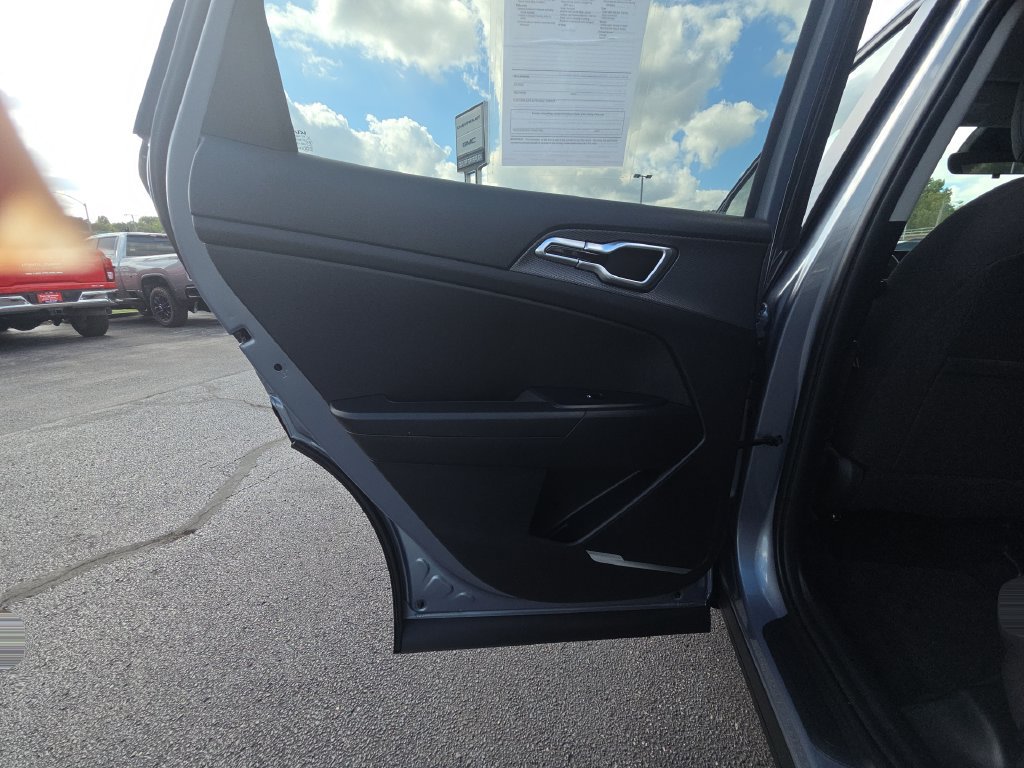 Used 2025 Kia Sportage LX FWD image 24