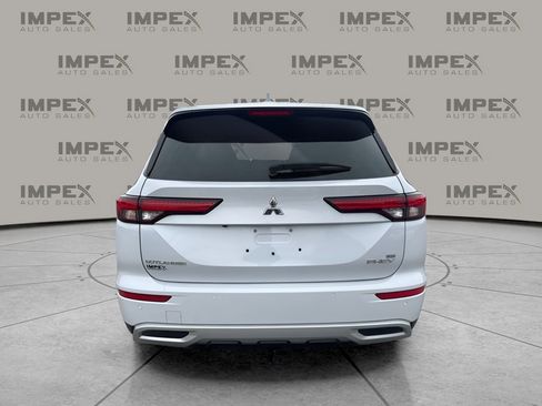 Used 2023 Mitsubishi Outlander SE image 4