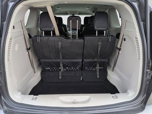 Used 2021 Chrysler Pacifica Touring-L image 6