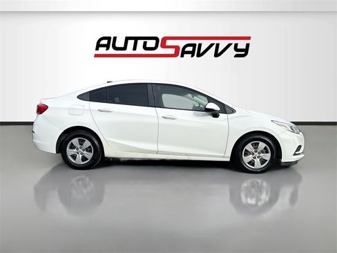 Used 2018 Chevrolet Cruze LS image 8