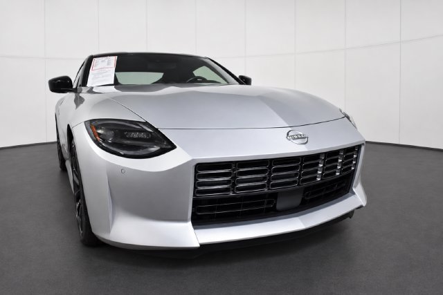 Certified 2024 Nissan Z Performance w/ Floor Mat Package RWD image 3