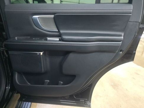 Used 2025 Ford Expedition Platinum AWD/4WD image 11
